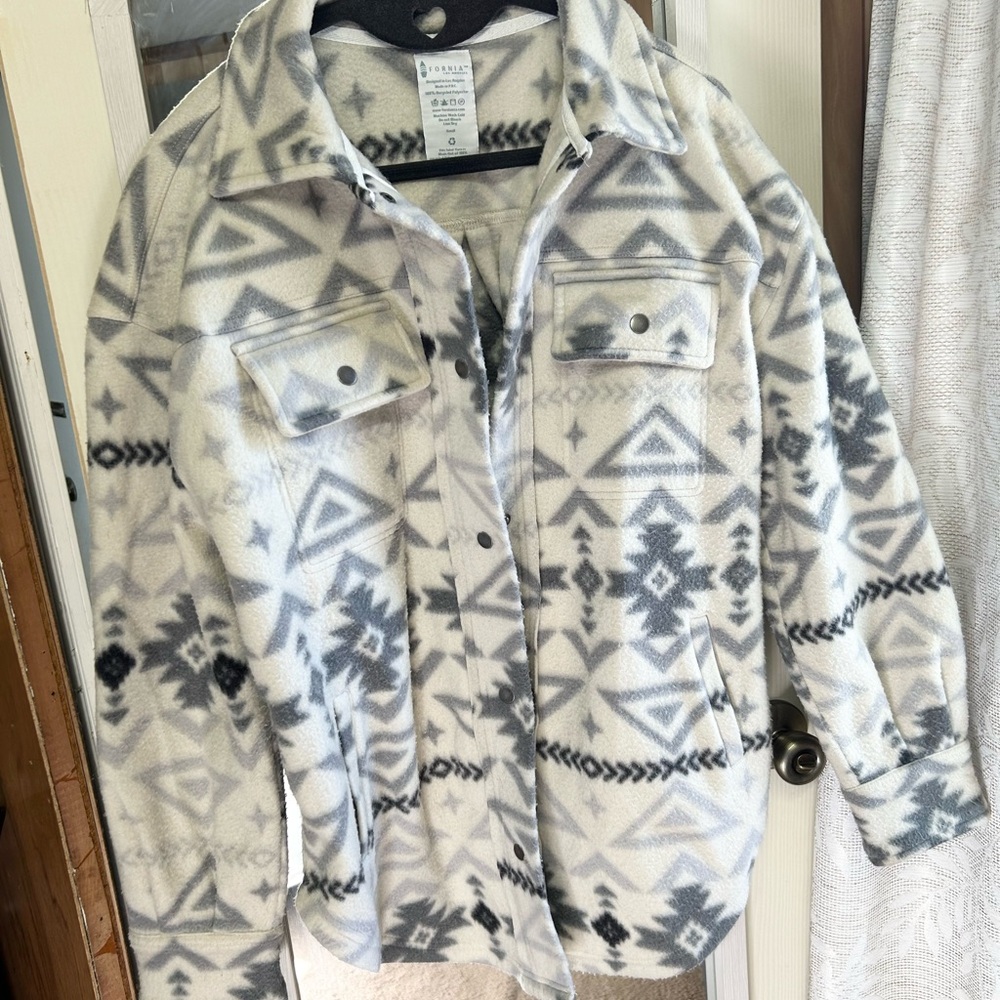 Tribal Patterned Cardigan Sweater - Gray and White